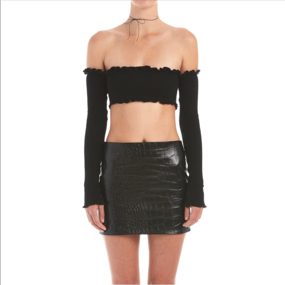 Are You Am I Tiiu Top in Black!